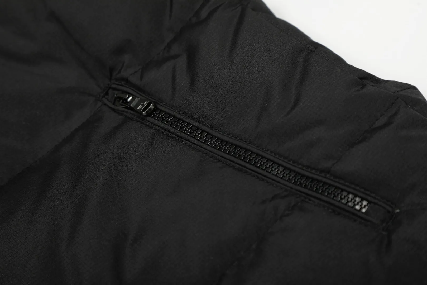 P720 Top quality" Style number: 9003# [Ralph Lauren winter basic classic embroidered men's and women's couple's same style hooded down jacket] ✅Ralph Lauren American retro chest zipper high version top-fill winter down jacket ✅100% high-quality white duck down, high version top-fill capacity ✅Double-layer inner velvet to strictly prevent velvet running ✅Built-in adjustable drawstring, windproof and coldproof, considerate and in place ✅Original version The maximum size can be worn up to 200 pounds. Loose and comfortable, no pressure. ✅Same style for male and female couples. Recommended OOTD outfits in winter~ Size: S-XL Color: Black, milky white, khaki, navy blue, military green